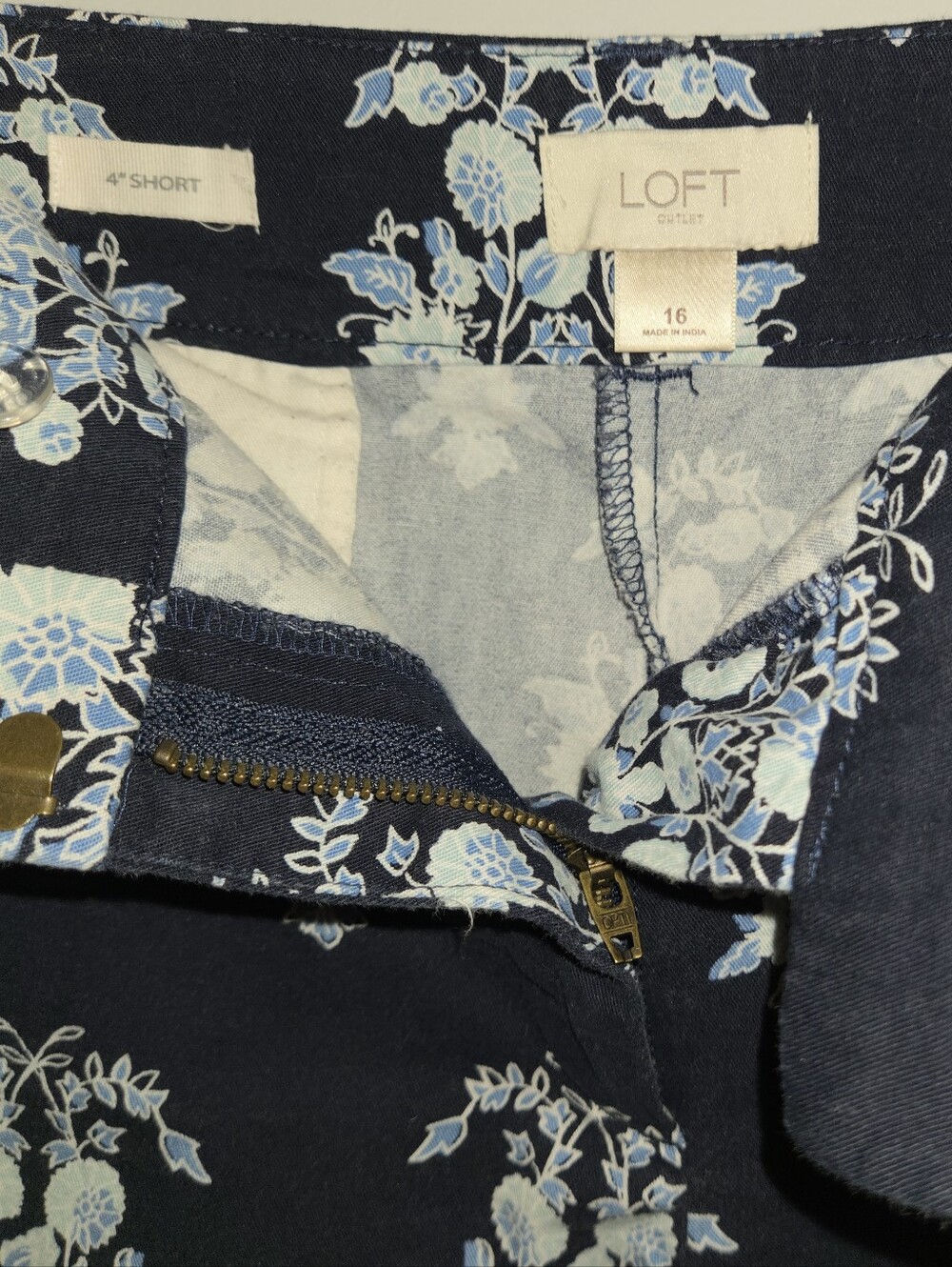 Loft Outlet Patterned Midrise 4" Inch Short - Picture 4 of 9